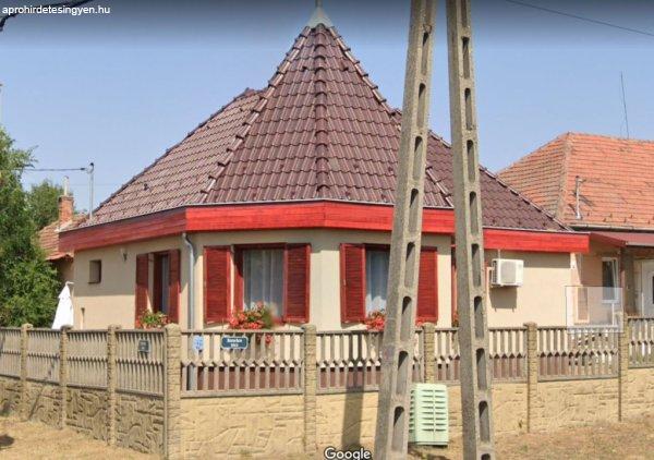 Ócsa kertvárosában újszerű családiház eladó
