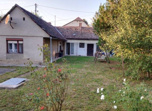 Eladó 67 nm-es Felújítandó Családi ház Pécs Nagyárpád 
