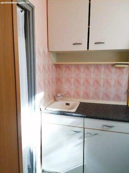 NYÍREGYHÁZA VÍZTORONY KÖZELÉBEN 1 SZOBÁS LAKÁS ELADÓ - Nyíregyháza