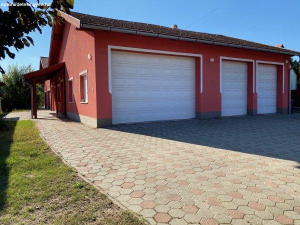 Kiadó 330m2-es Családi ház, Szada