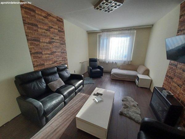 Eladó 53 nm-es Panellakás Győr