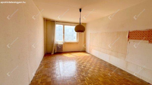 Miskolcon a Győri kapuban 3 szobás felújítandó lakás eladó!