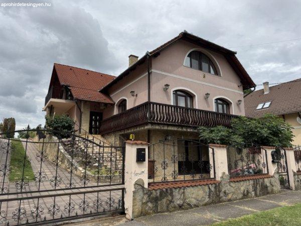 Eladó 300 nm-es Felújított Családi ház Keszü