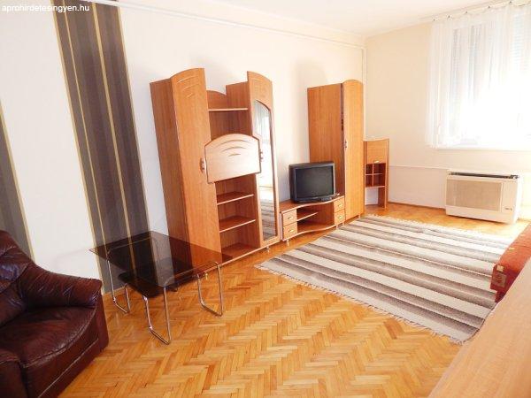 Kiadó 54 nm-es Téglalakás Debrecen Gyöngyösi utca  