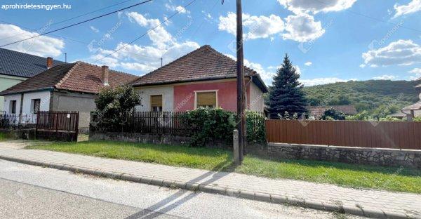 Eladó 67 m2-es 3 szobás panorámás, felújítandó ház Bükkaranyoson