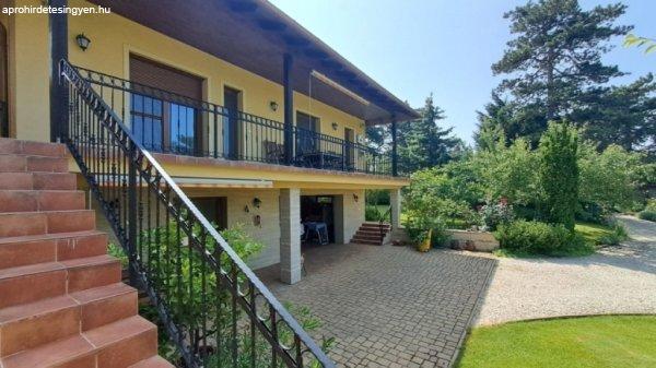 Eladó 270 nm-es Újszerű állapotú Családi ház Pécs Mecsekoldal/Donátus 