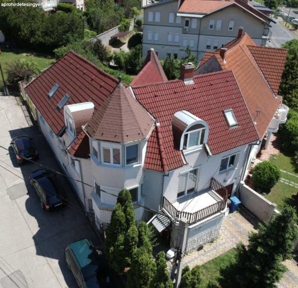 Eladó 285 nm-es Felújított Családi ház Pécs Patacs 
