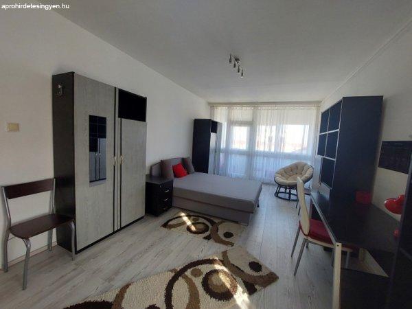 Kiadó 64 nm-es Felújított Panellakás Pécs Egyetemváros 