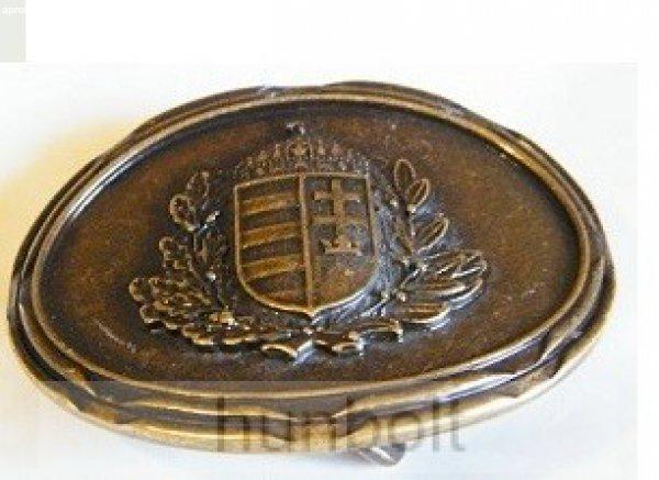 Ovális világos bronz koszorús címeres övcsat (8X6,5 cm)
