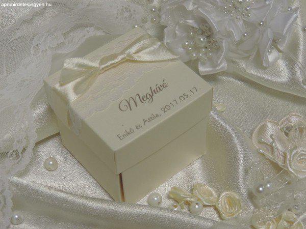00154 - Dobozos esküvői meghívó csipkével és szatén szalaggal