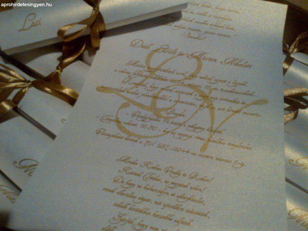00028 - Tekercses esküvői meghívók gyöngyházfényű ekrü  papíron